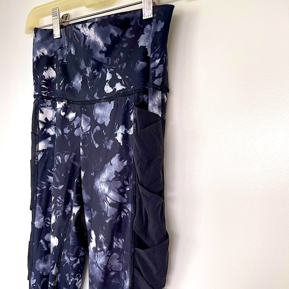 Lululemon High-Waist Tie Die Leggings with Mesh - Picture 4 of 5